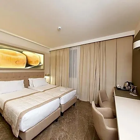 Western Premier Milano Palace Hotel 4*